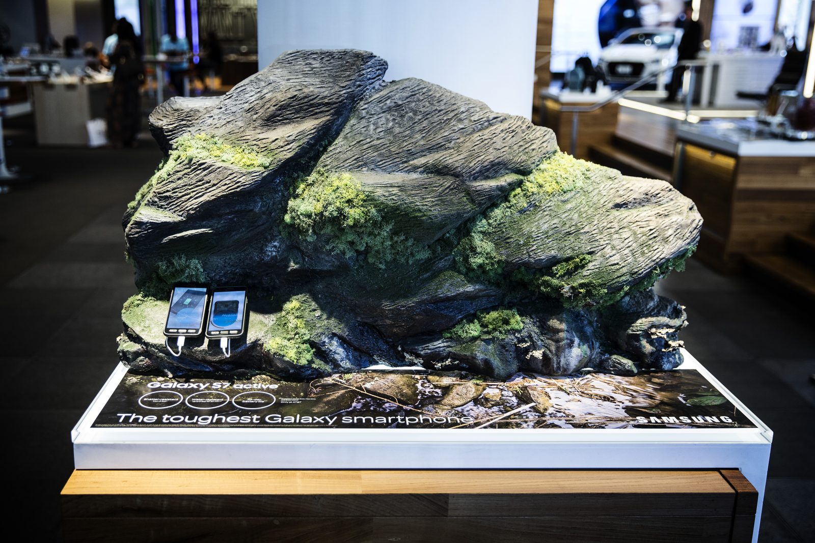 Samsung Hero Display 2016
